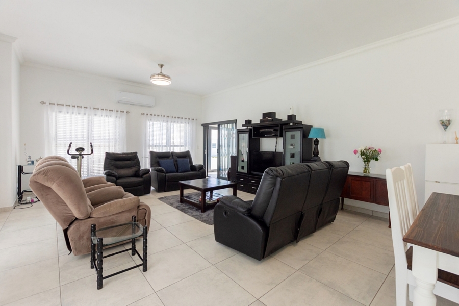 3 Bedroom Property for Sale in Sandy Point Western Cape